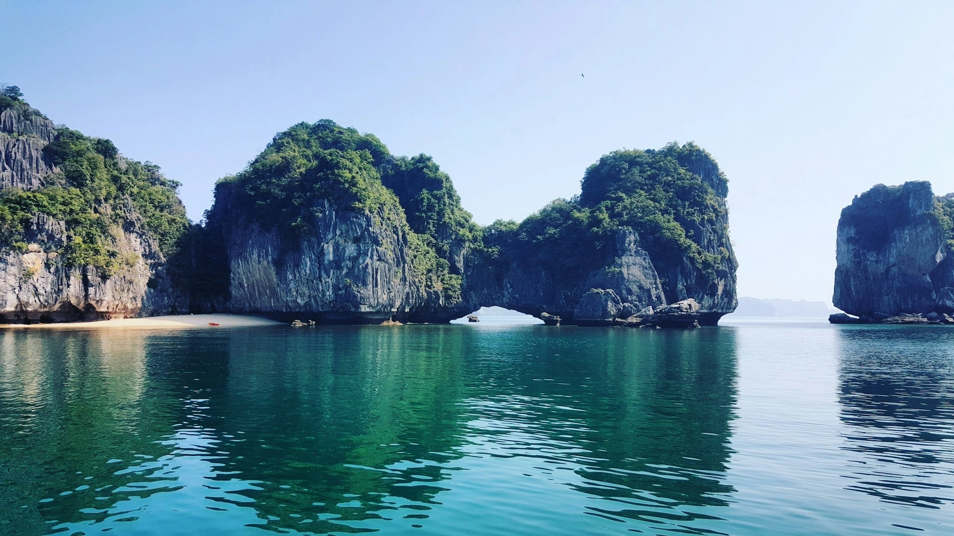 Explore the Dinh Huong Island 