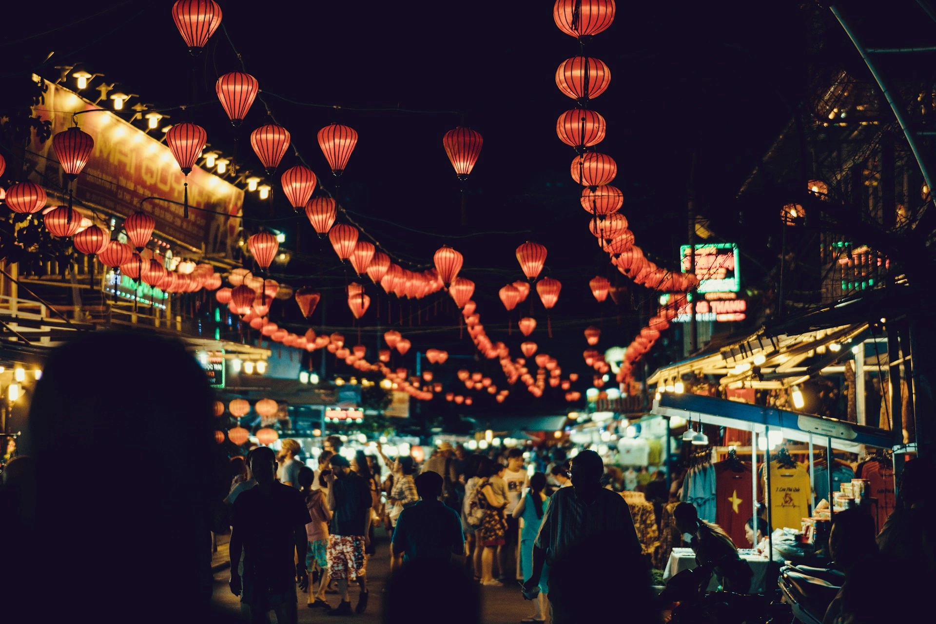  Explore the lively Phu Quoc Night Market