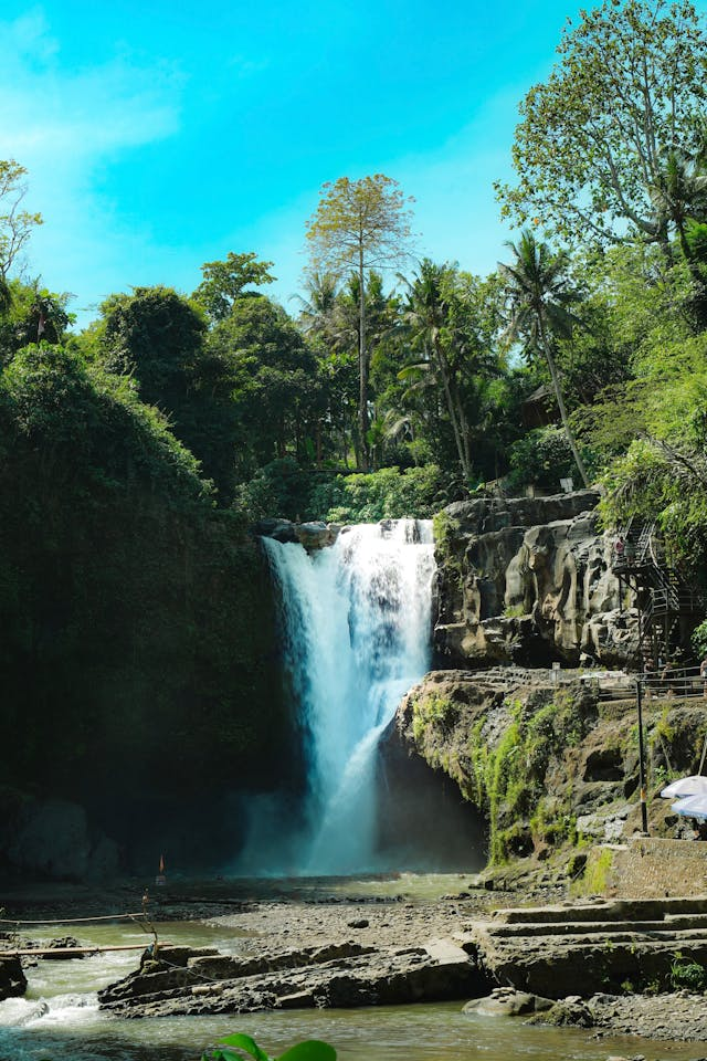 Tegenungan Waterfall 