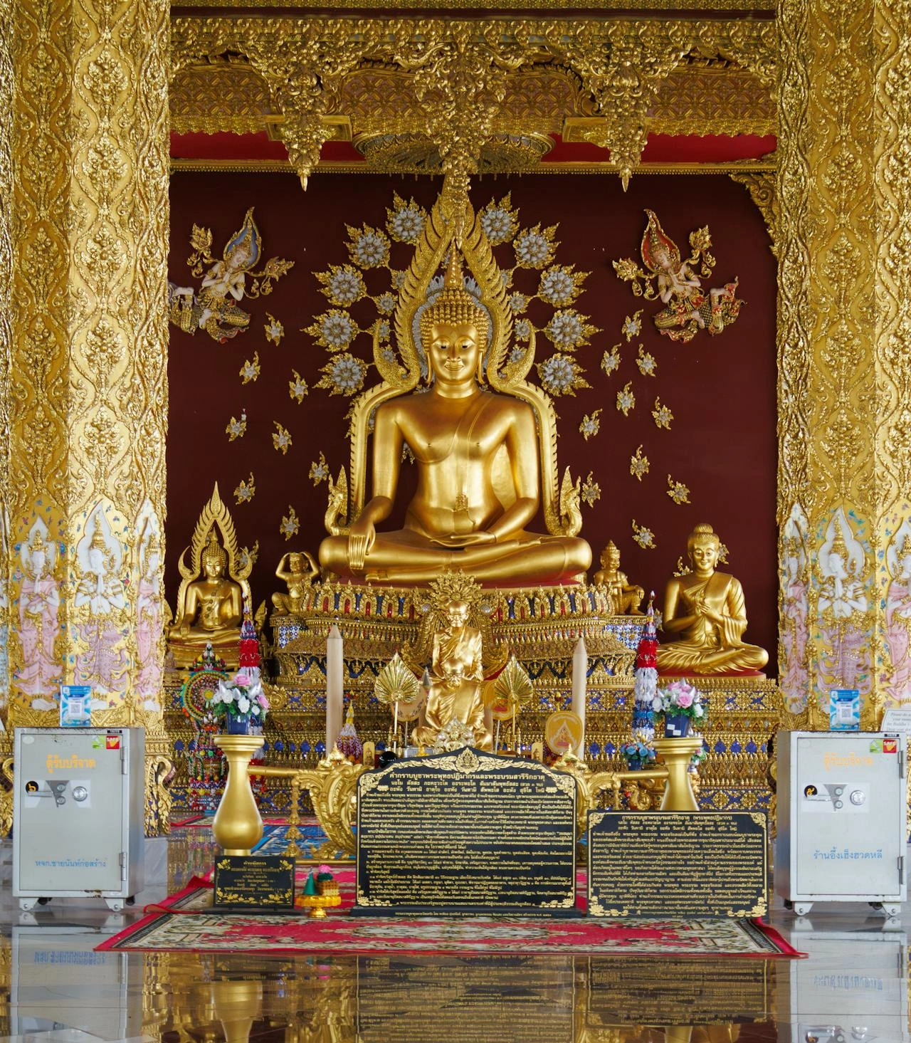 Golden Buddha At Wat Traimit